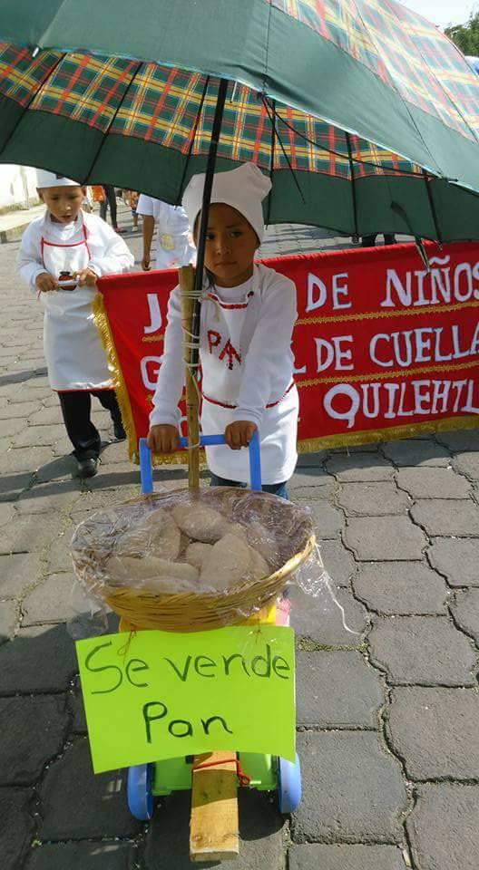 Desfile de “Feria del Pan de Dulce”en Santa Cruz Quilehtla