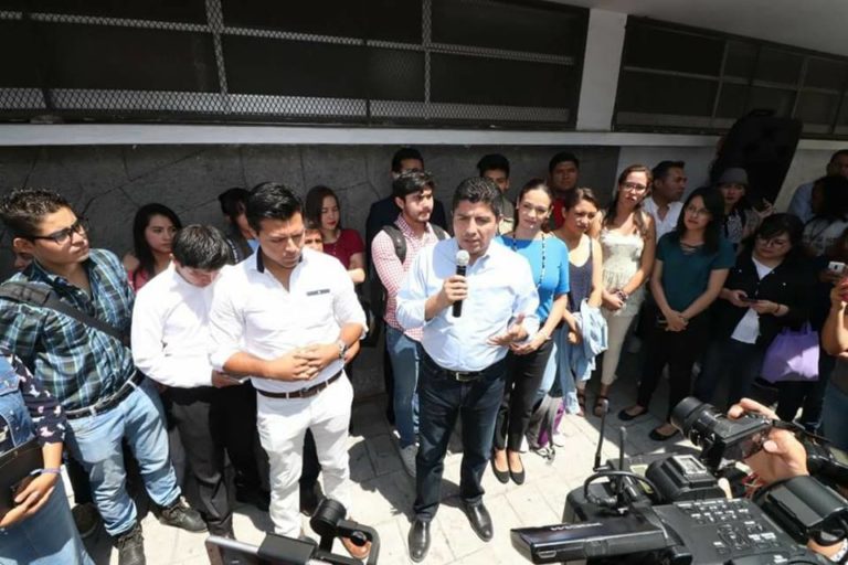Lalo Rivera plantea plan para mejorar la movilidad en escuelas