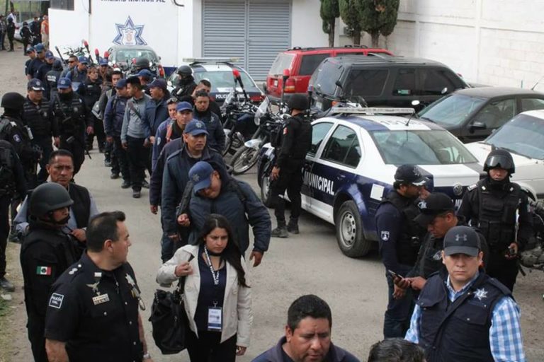 Policías detenidos en Texmelucan sin permisos ni capacitación