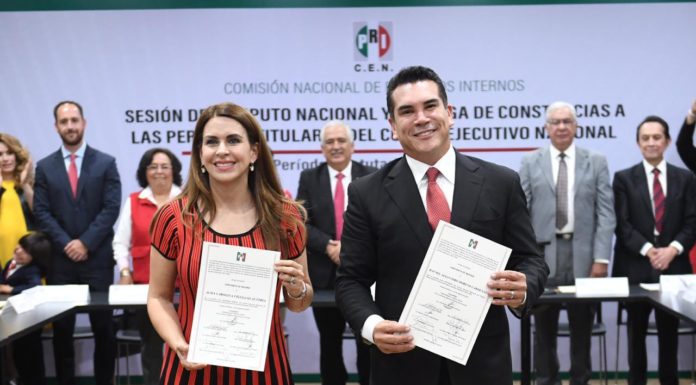 RECIBEN CONSTANCIA DE MAYORÍA ALEJANDRO MORENO Y CAROLINA VIGGIANO COMO NUEVOS DIRIGENTES DEL PRI