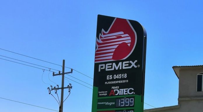 BAJAN PRECIO DE GASOLINA PERO VENDEN LITROS INCOMPLETOS EN LA AURORA
