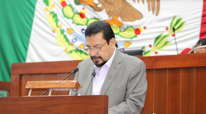 PRESENTAN REFORMA CONSTITUCIONAL PARA INCLUIR LA FIGURA DE REVOCACIÓN DE MANDATO POR PÉRDIDA DE CONFIANZA