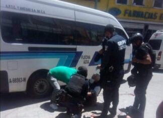 CHOFER DE FLECHA AZUL ATROPELLA A ADULTO MAYOR EN ZACATELCO