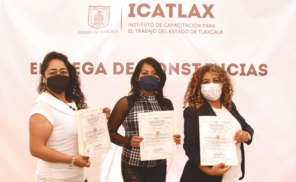 ENTREGA ICATLAX MÁS DE 50 CONSTANCIAS DE CAPACITACIÓN