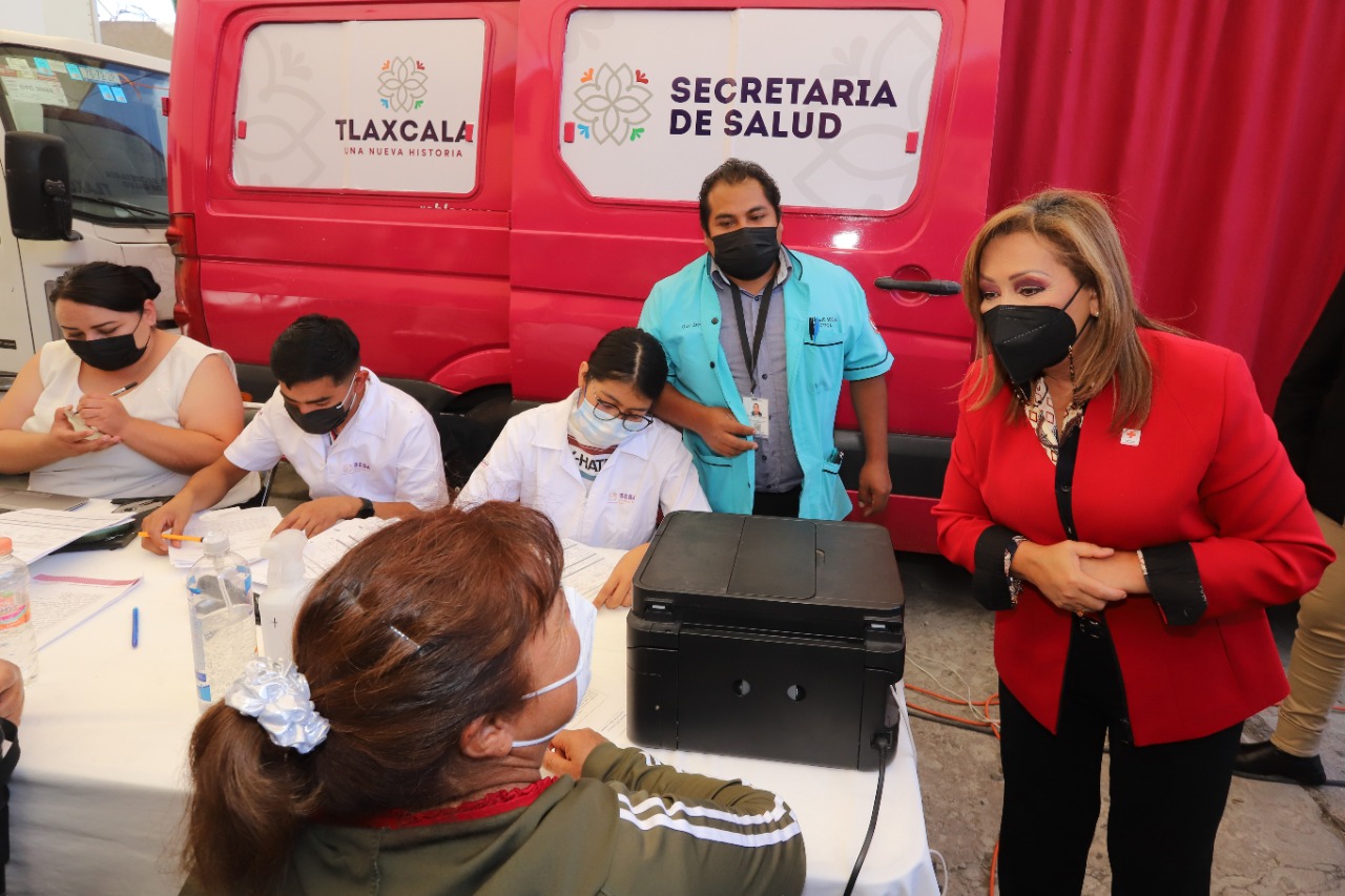 SUPERVISA GOBERNADORA LORENA CUÉLLAR JORNADA DE MASTOGRAFÍAS Y SERVICIOS DE SALUD EN IXCOTLA, CHIAUTEMPAN
