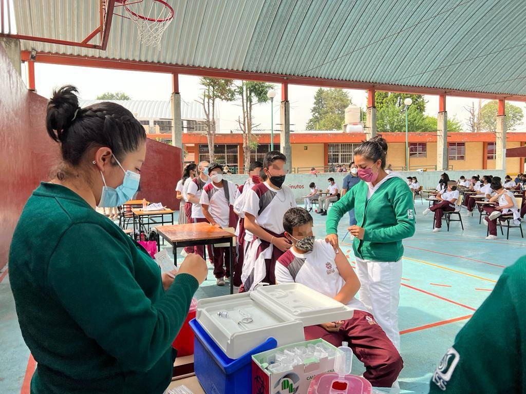 AUTORIDADES SUPERVISAN VACUNACIÓN CONTRA COVID-19 EN ESCUELAS