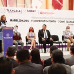 GOBERNADORA LORENA CUÉLLAR ENTREGÓ BECAS SANTANDER A COMUNIDAD DEL COBAT