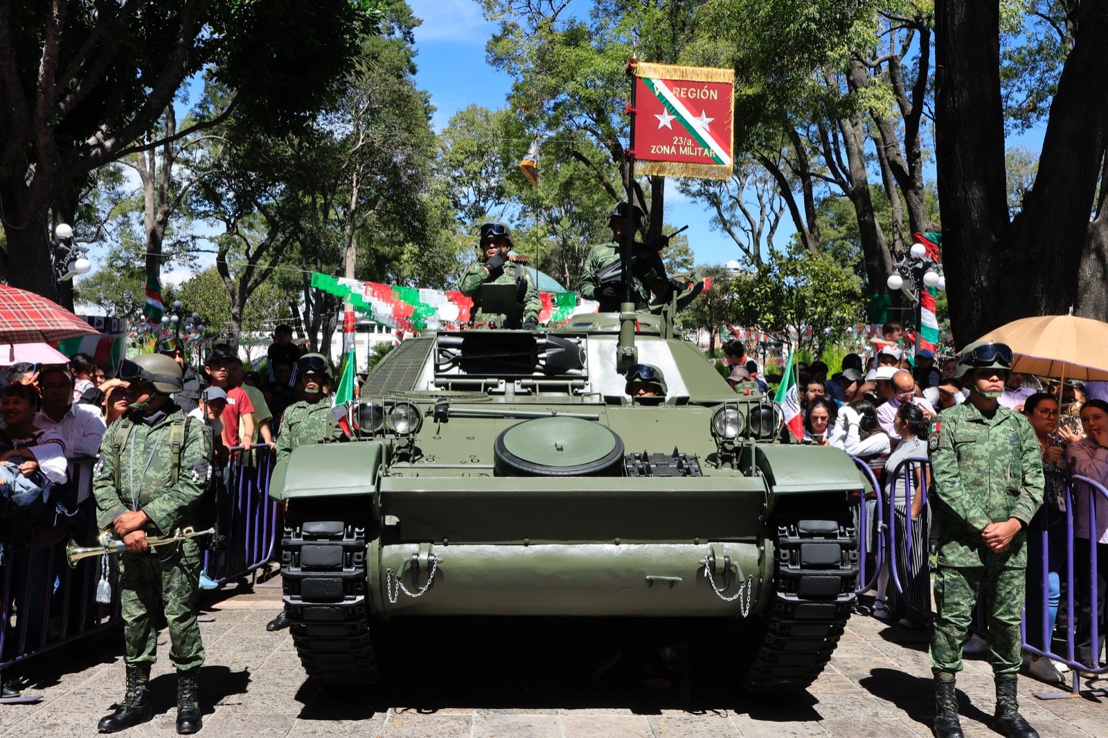 ENCABEZÓ GOBERNADORA DESFILE CÍVICO MILITAR DE LA INDEPENDENCIA DE MÉXICO