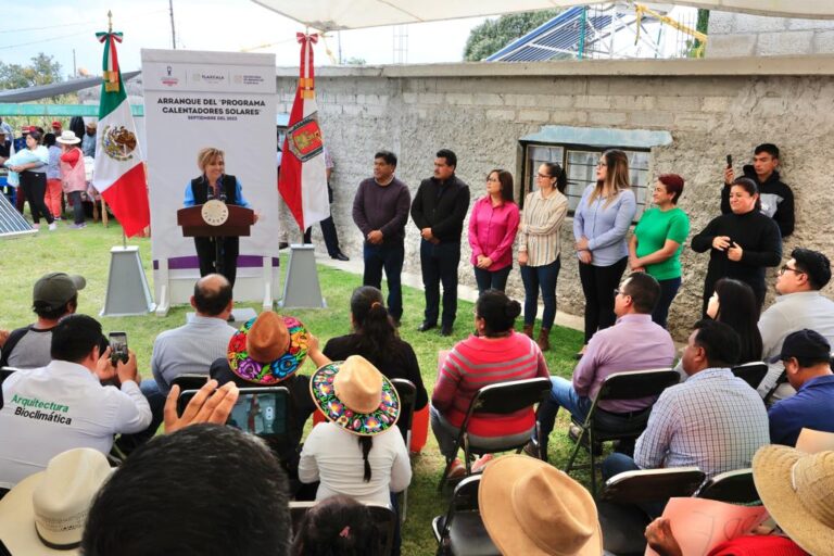 <em>INICIÓ GOBERNADORA Y SECRETARÍA DE BIENESTAR ESTATAL PROGRAMA DE “CALENTADORES SOLARES” EN HUEYOTLIPAN</em>
