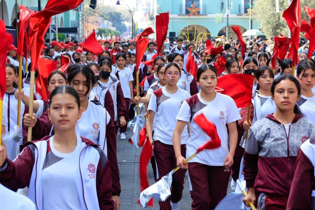 ENCABEZÓ GOBERNADORA DESFILE CONMEMORATIVO AL 113 ANIVERSARIO DEL INICIO DE LA REVOLUCIÓN MEXICANA