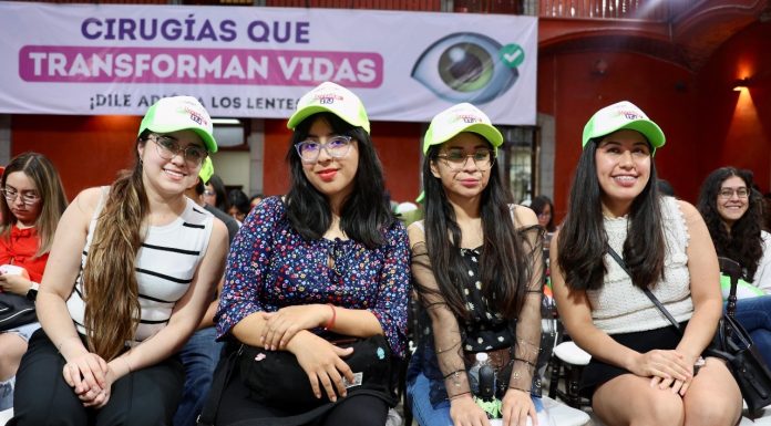 ENTREGA GOBERNADORA VALES DE CIRUGÍA A JÓVENES BENEFICIARIOS DEL PROGRAMA “VISUALIZANDO TU FUTURO”