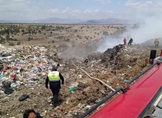 BAJO CONTROL INCENDIO EN RELLENO SANITARIO DE NANACAMILPA; CONTINÚAN LABORES DE SOFOCACIÓN: PROTECCIÓN CIVIL ESTATAL