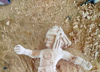 ARTESANO TLAXCALTECA GANA PREMIO NACIONAL CON OBRA “LEGADO DE DIOSES” EN MADERA TALLADA.