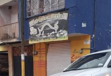 Caos vehicular en Panzacola por drenaje colapsado