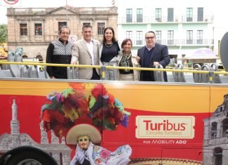 TLAXCALA FORTALECE LA OFERTA TURÍSTICA DE LA CAPITAL CON LA ENTREGA DE UN TURIBÚS