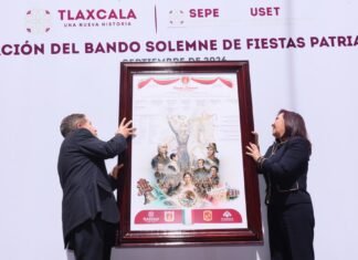 GOBERNADORA ENCABEZA FIJACIÓN DEL BANDO SOLEMNE DE FIESTAS PATRIAS.