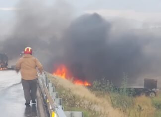 ATIENDEN CUERPOS DE EMERGENCIA CHOQUE ENTRE PIPA Y PLATAFORMA; HAY DOS LESIONADOS